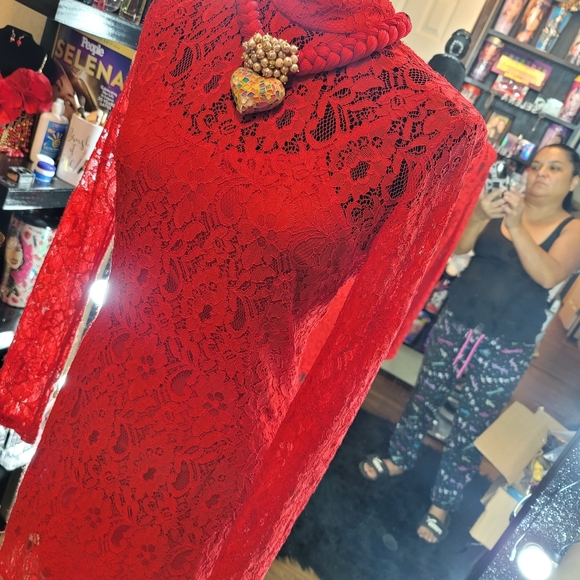 Red lace dress and neklace - Picture 2 of 2